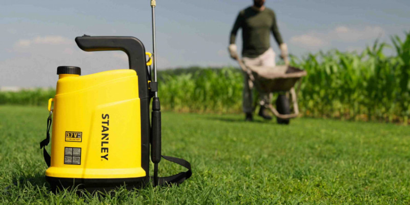 Обприскувач акумуляторний плечовий STANLEY SXSPBS05E-SXSPBS05E