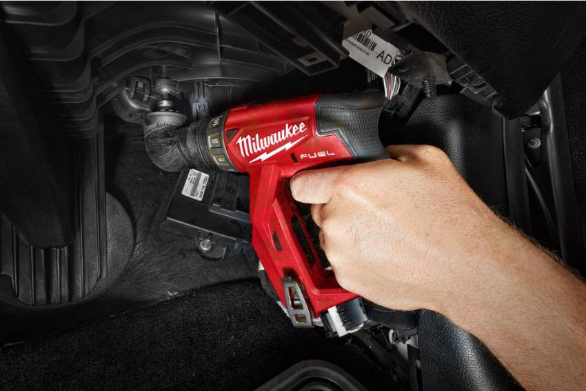 Дриль-шуруповерт акумуляторний MILWAUKEE, M12 FDDXKIT-202X, 34Нм( зар.пр.,2акум.Х2Аг,4насад.,HDкейс)-4933464979