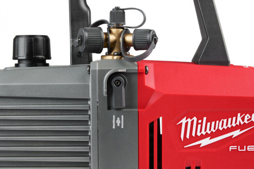 Насос вакуумний акумуляторний MILWAUKEE, M18 FVP5-0 з Адаптером-4933498379