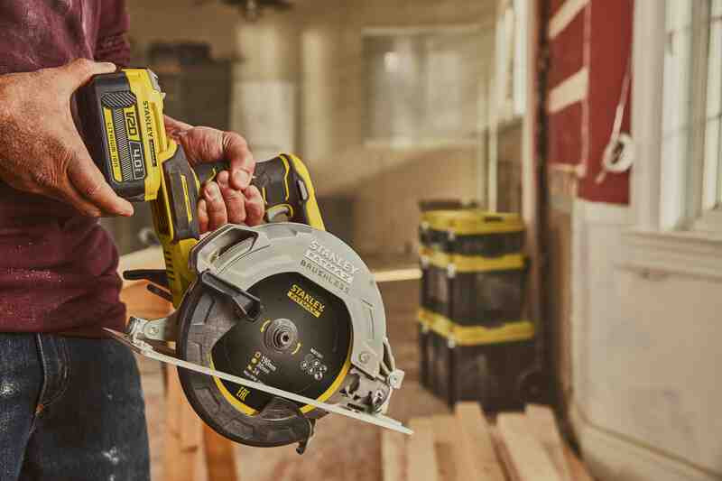 Пила циркулярна акумуляторна STANLEY FATMAX SFMCS550B-SFMCS550B