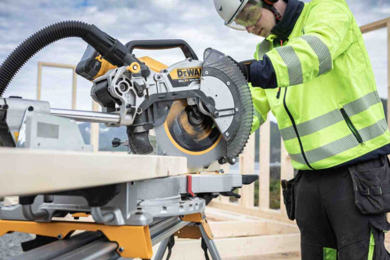 Пилка торцювальна акумуляторна безщіткова DeWALT DCS782N-DCS782N
