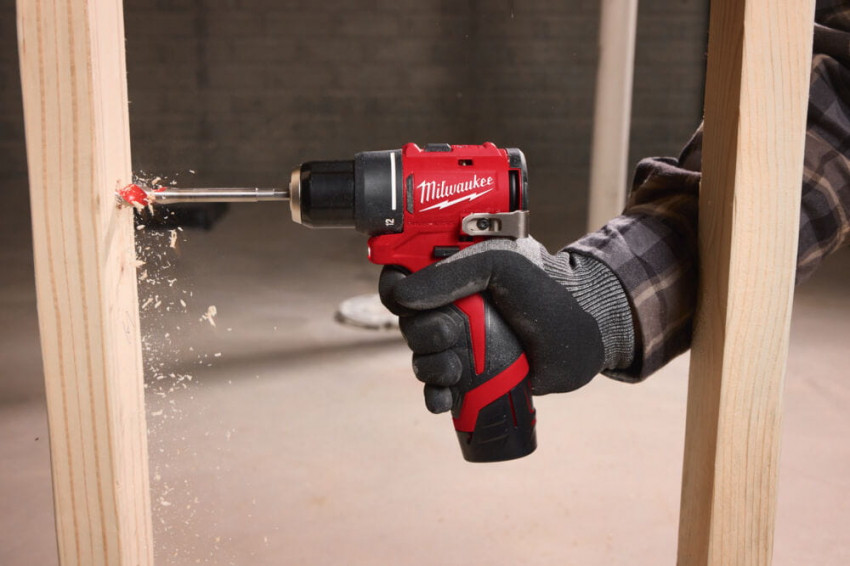 Дриль-шурупокрут акумуляторний MILWAUKEE M12 BLDDRC-402C 40Нм (+ заряд.пристрій, 2 акум., кейс)-4933499688