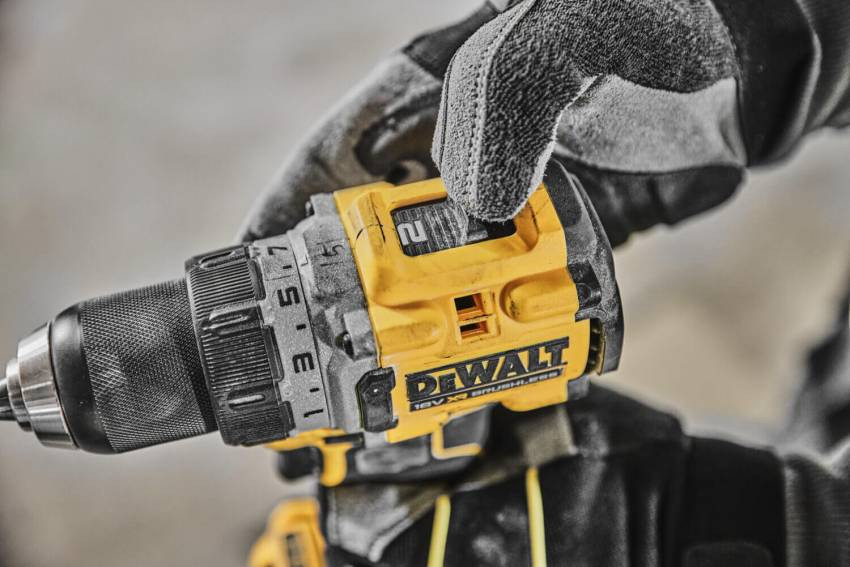 Дрель-шуруповёрт аккумуляторная бесщёточная DeWALT DCD800E2T-DCD800E2T