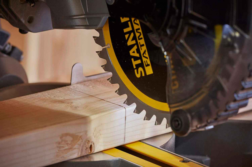 Пила торцювальна акумуляторна STANLEY FATMAX SFMCS701M1-SFMCS701M1