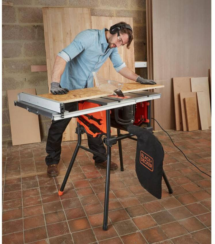 Пила настільна мережева BLACK DECKER BES720-BES720