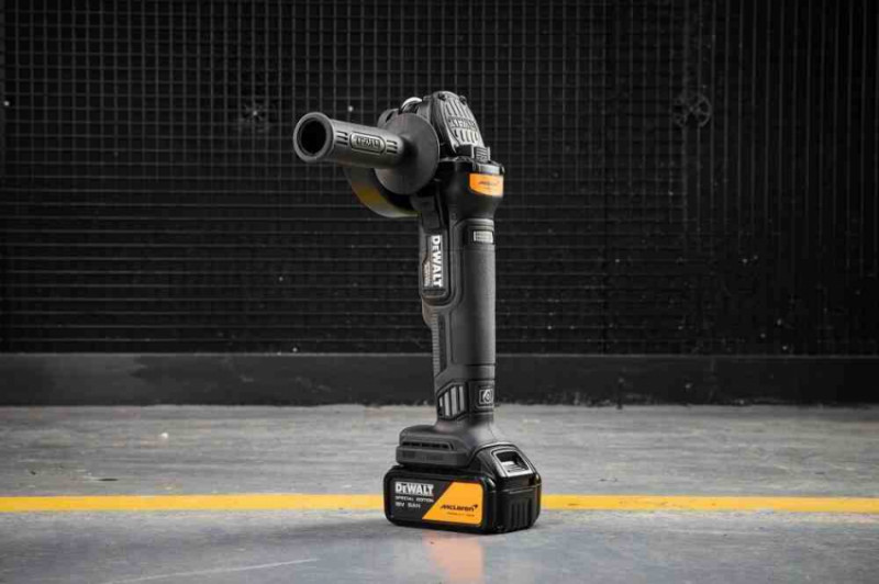 Шліфмашина кутова - болгарка акумуляторна безщіткова McLaren F1 TEAM SPECIAL EDITION DeWALT DCG45MP2T-DCG45MP2T
