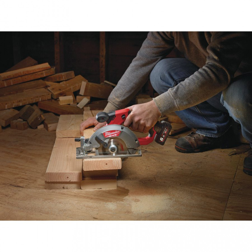 Компактная циркулярная пила MILWAUKEE M12 FUEL CCS44-602X 4933451512-4933451512