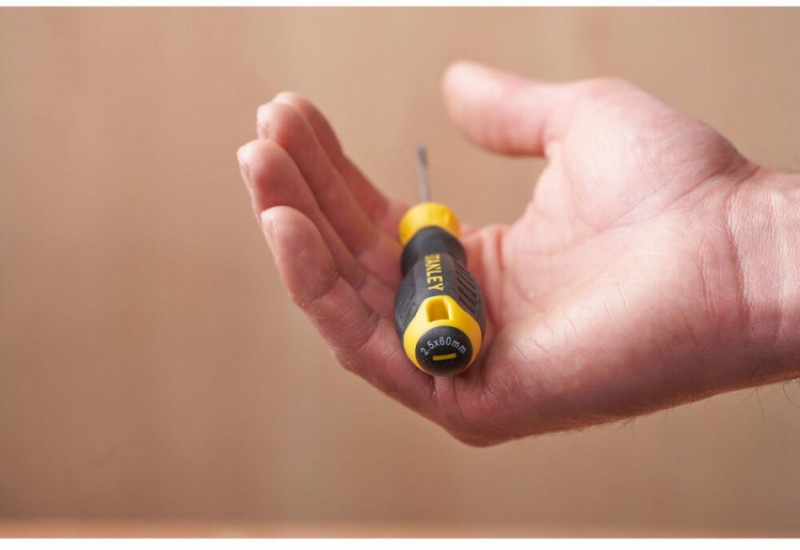 Викрутка Cushion Grip довжиною 60 мм з паралельним жалом під шліц SL 2.5 STANLEY STHT16151-0-STHT16151-0