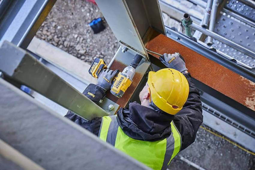 Гайковерт ударний акумуляторний безщітковий DeWALT DCF897N-DCF897N