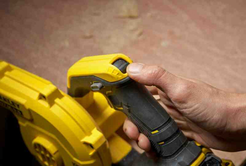 Повітродувка акумуляторна STANLEY FATMAX SFMCBL01B-SFMCBL01B