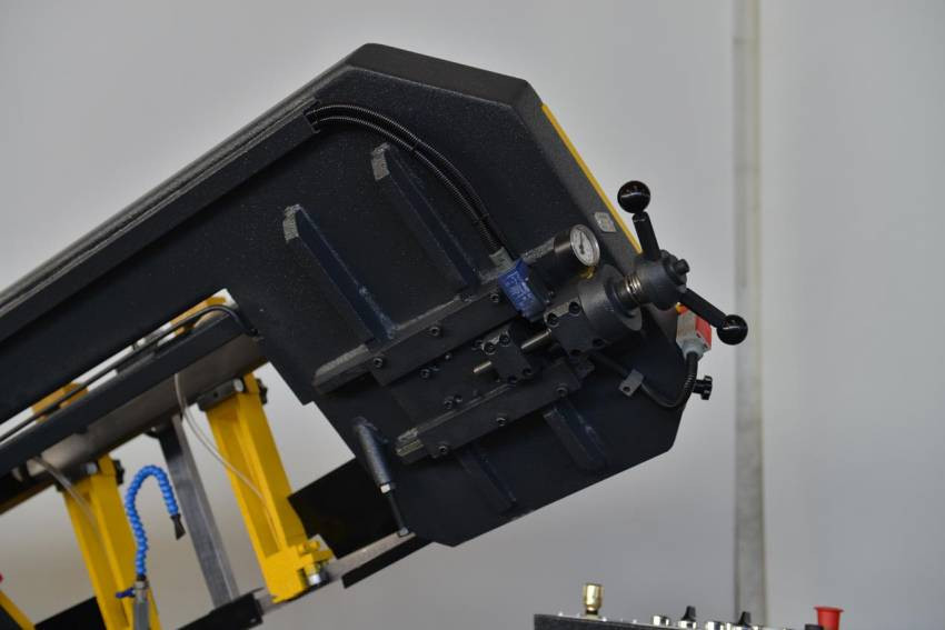 Ручна стрічкова пила по металу Beka-Mak BMS 320-BMS-320