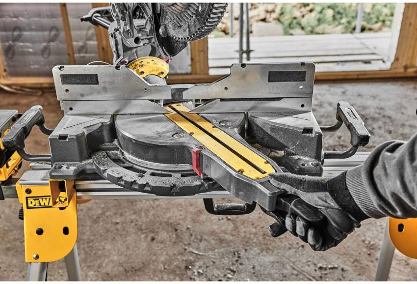 Пилка торцювальна акумуляторна безщіткова DeWALT DCS781N-DCS781N