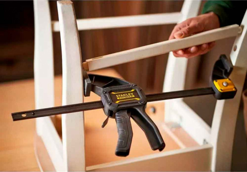 Струбцина FatMax L триггерная з максимальним зусиллям стиснення 135 кг STANLEY FMHT0-83211-FMHT0-83211