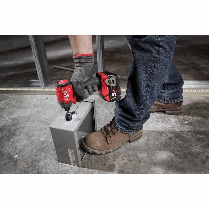 Імпульсний ударний шуруповерт акумуляторний 1/4" HEX MILWAUKEE, M18 ONEID2-502X, 226Нм (заряд.пр.,2 акум.Х5Ач, HDкейс)-4933464091