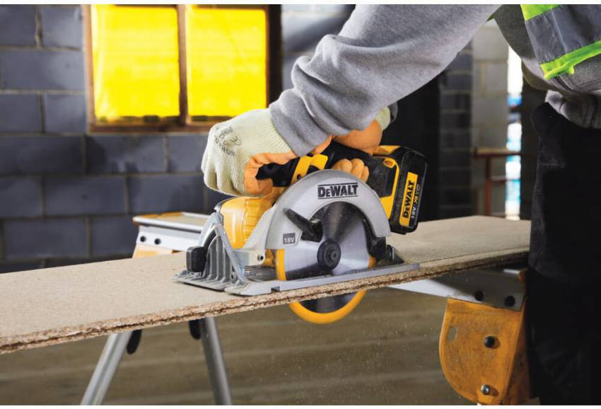 Пила дискова акумуляторна DeWALT DCS391N-DCS391N