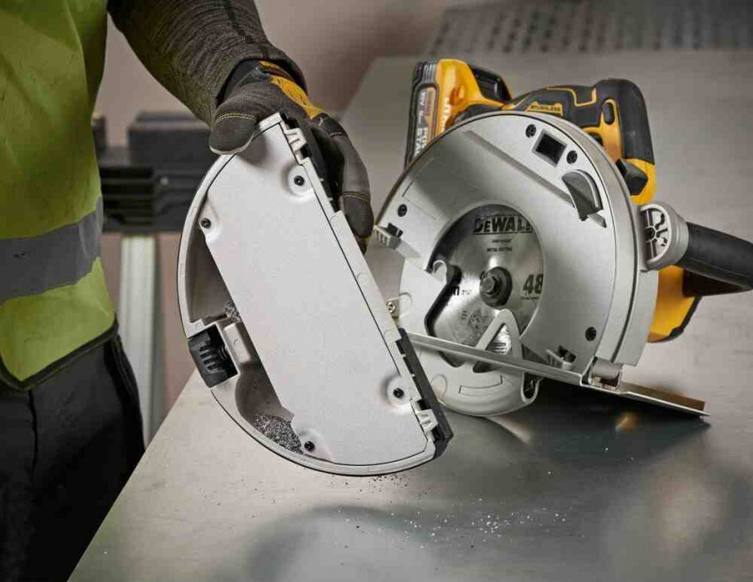 Пилка дискова по металу акумуляторна DeWALT DCS383H2-DCS383H2