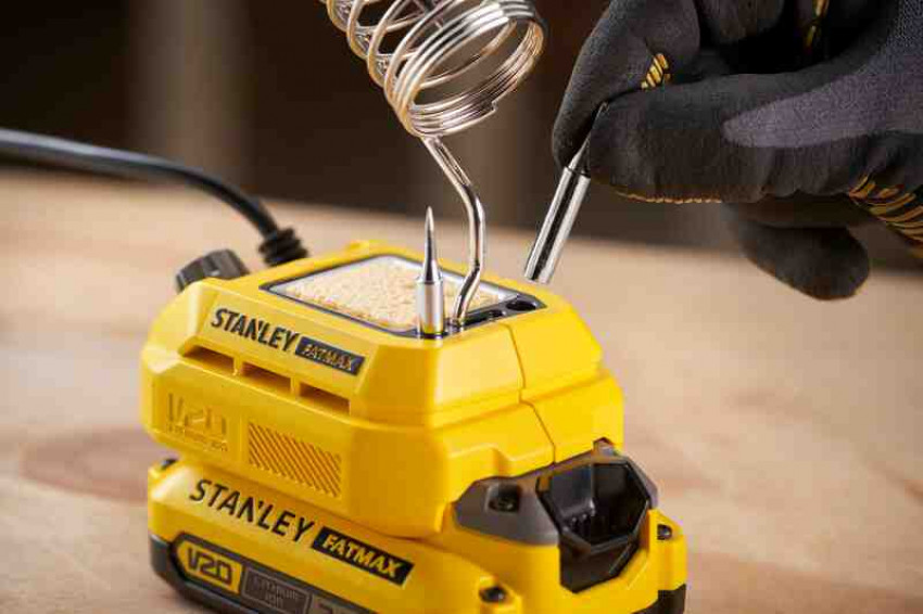 Паяльник акумуляторний STANLEY FATMAX SFMCE040B-SFMCE040B