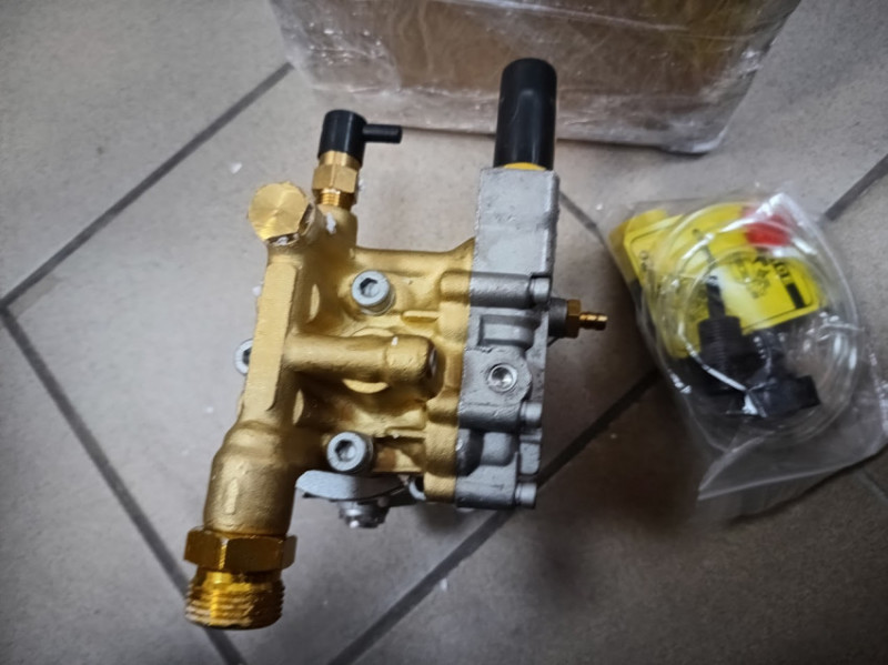 Насос високого тиску з редуктором (у зборі) Am 9.0-220w commercial-211469L