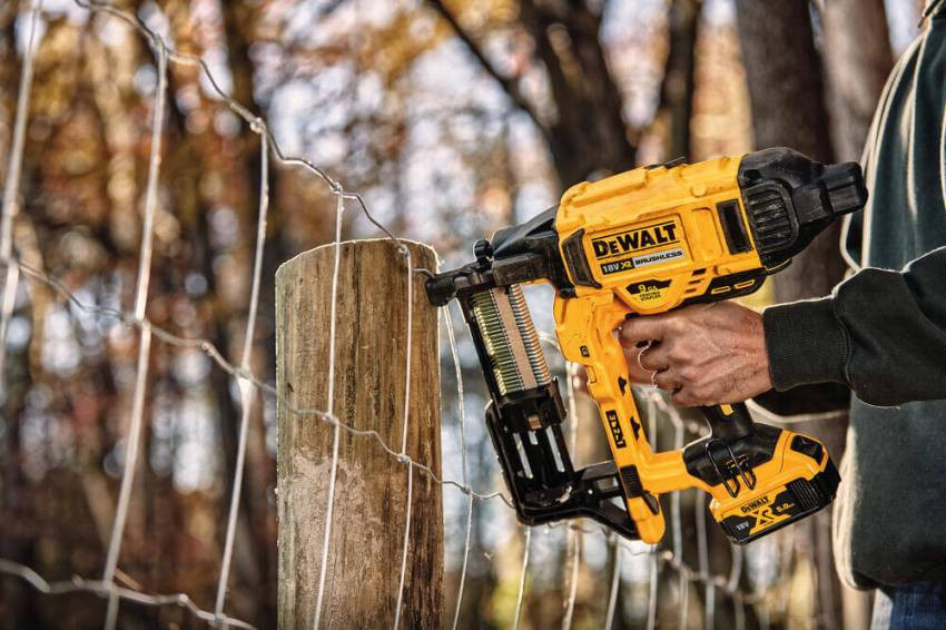 Степлер скобозабивний акумуляторний безщітковий DeWALT DCFS950N-DCFS950N