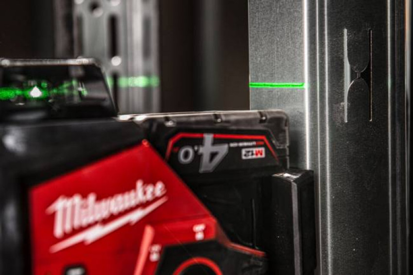 Лазерний 3D нівелір акумуляторний MILWAUKEE, M12 3PL-401C ( зарядний пристрій, 1акум.Х4Аг, кейс) (4933478102)-4933478102