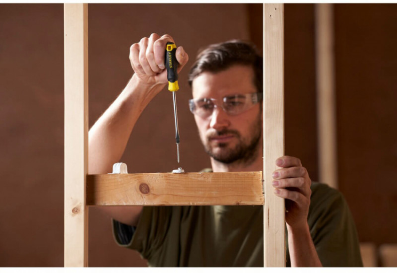 Викрутка Cushion Grip довжиною 100 мм з жалом, що розширюється під шліц SL 5.5 STANLEY STHT16146-0-STHT16146-0