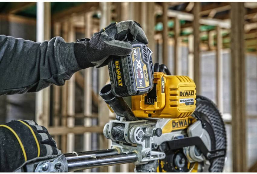 Пила торцювальна безщіткова акумуляторна DeWALT DCS727T2-DCS727T2