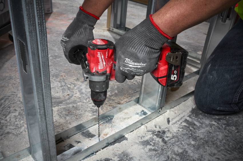 Дриль-шуруповерт з ударом акумуляторна MILWAUKEE, M18 FPD2-502X, 135Нм, (зарядний пристрій, 2 акум.Х 5Ач, HDкейс)-4933464264