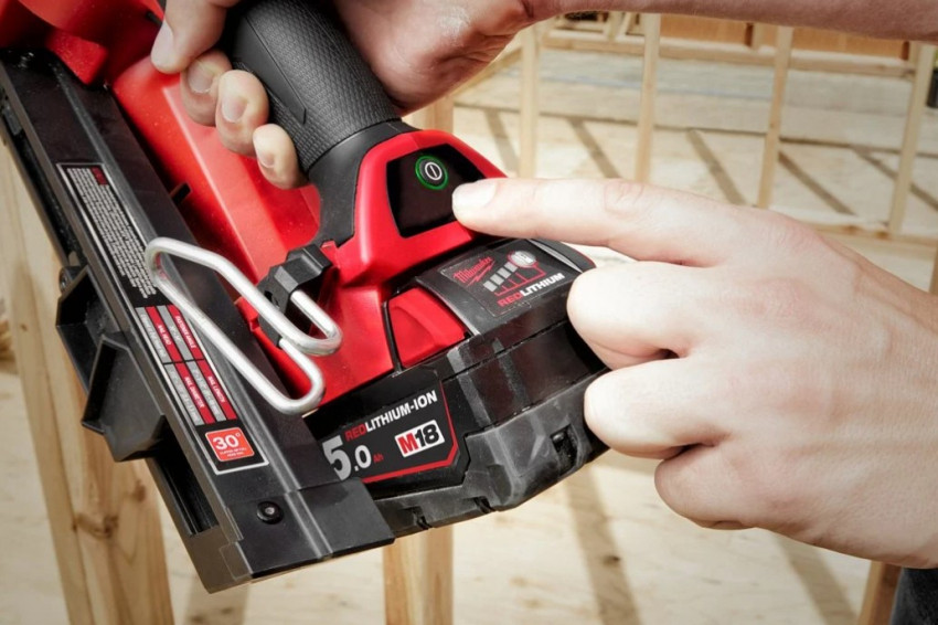 Пістолет цвяхозабивний акумуляторний безщітковий MILWAUKEE M18 FUEL FFNS-502C 4933478302-4933478302