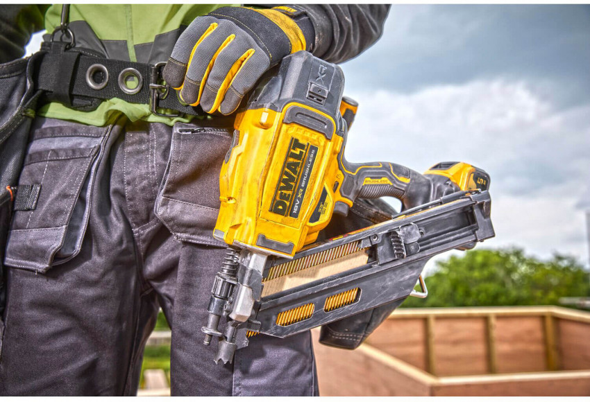 Пістолет цвяхозабивний акумуляторний безщітковий DeWALT DCN930P2-DCN930P2