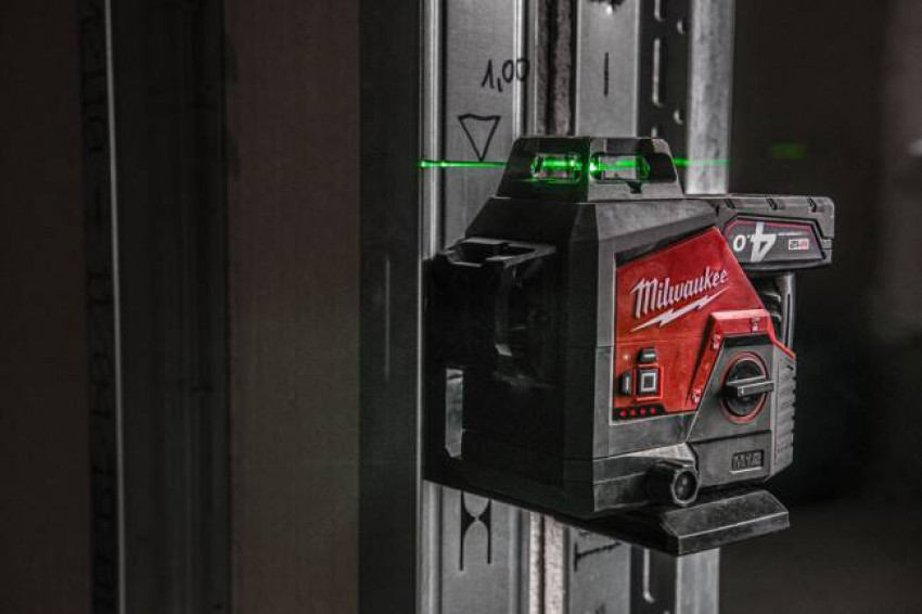 Лазерний 3D нівелір акумуляторний MILWAUKEE, M12 3PL-401C ( зарядний пристрій, 1акум.Х4Аг, кейс) (4933478102)-4933478102