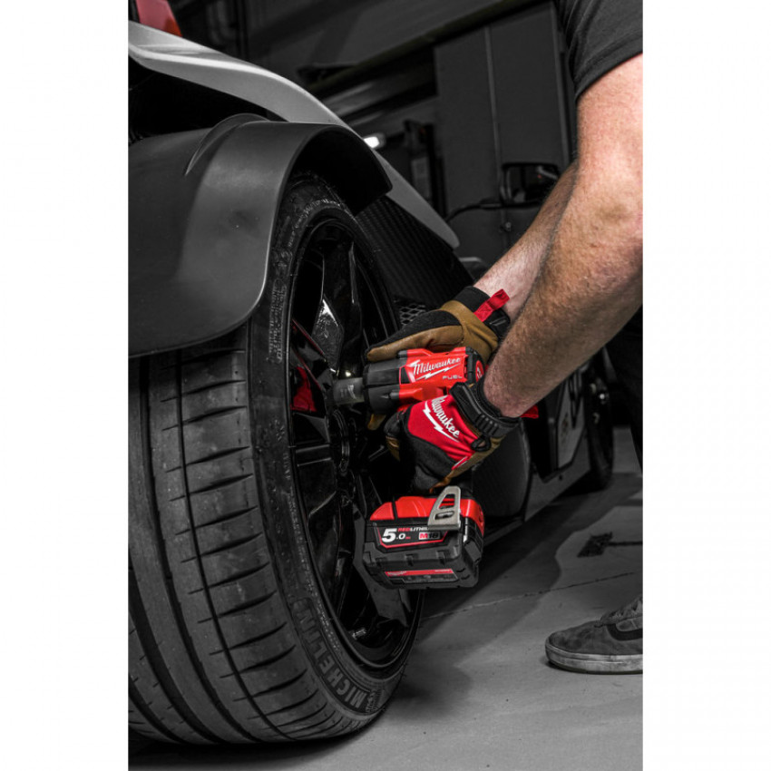 Гайковерт високомоментний MILWAUKEE 1/2" (881 Нм) з кільцем M18 FMTIW2F12-0 (каркас)-4933498057