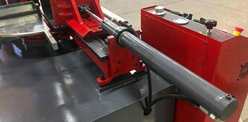 Напівавтоматична стрічкова пила по металу KDG 400x580 SEMI AUTO-KDG 400x580