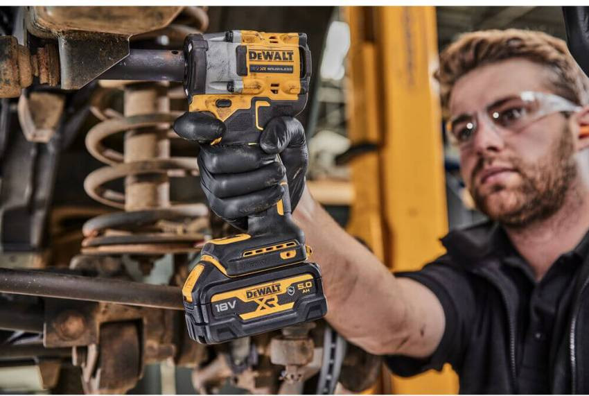 Гайковерт ударний акумуляторний безщітковий DeWALT DCF921NT-DCF921NT