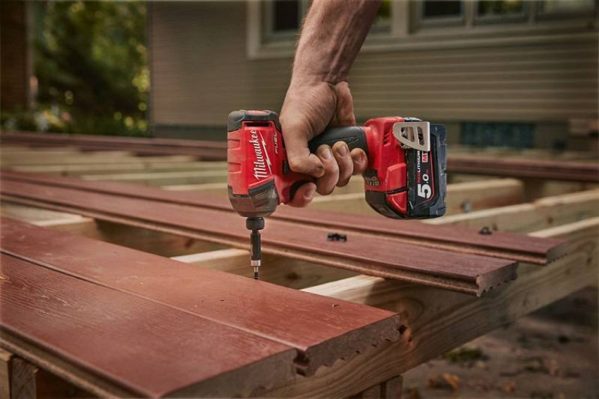Імпульсний ударний акумуляторний шуруповерт 1/4" HEX MILWAUKEE, M18 FQID-0X, 50Нм, HDкейс-4933459187