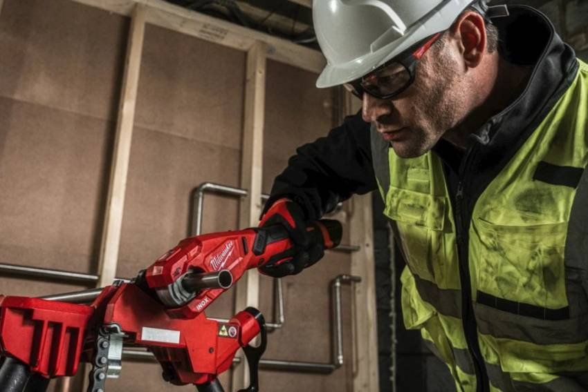 Аккумуляторний труборіз по нержавеющей стали MILWAUKEE M12PCSS-0-4933479241