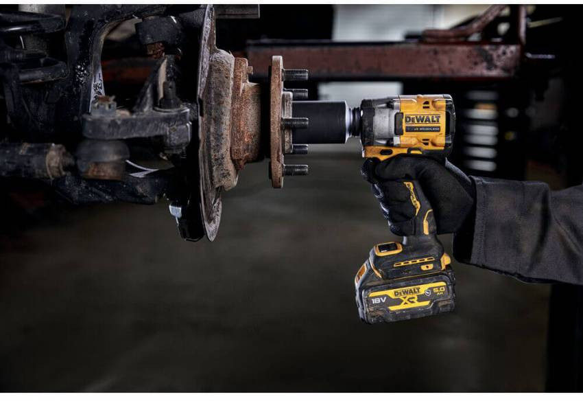Гайковерт ударний акумуляторний безщітковий DeWALT DCF921P2G-DCF921P2G