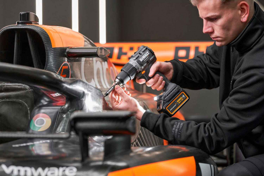 Дриль-шурупокрут ударний McLaren F1 TEAM LIMITED EDITION DeWALT DCD85MM1T-DCD85MM1T
