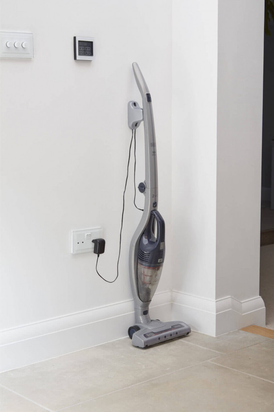 Пилосос акумуляторний (електровіник) BLACK DECKER SVB520JW-SVB520JW