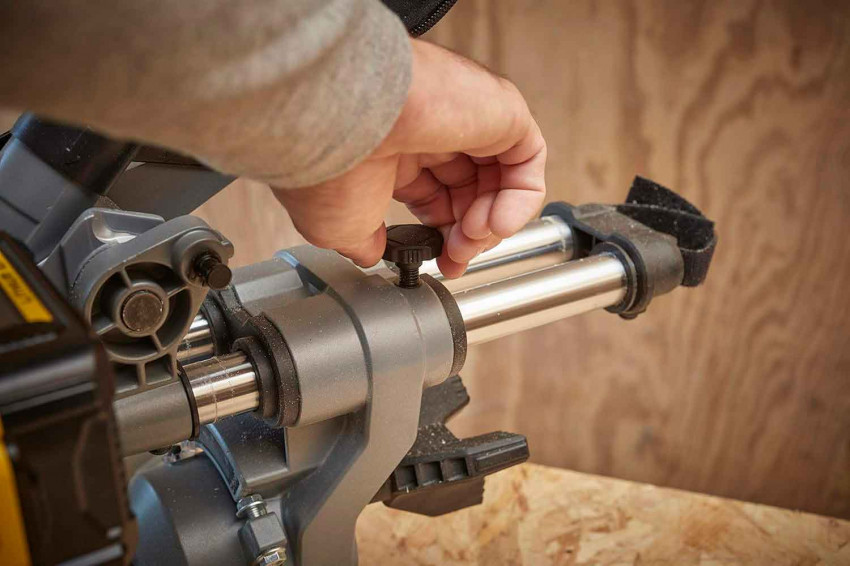 Пила торцювальна акумуляторна STANLEY FATMAX SFMCS701M1-SFMCS701M1