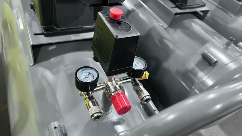 Поршневий компресор Mast TB90/300L 400V-TB90/300L