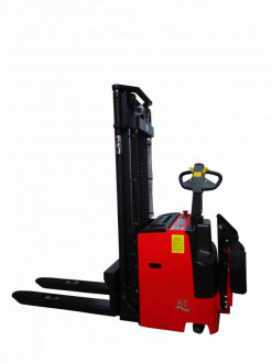 Штабелер електричний самохідний 1,5т/4,5м 24В/240Ah з площ. оператора