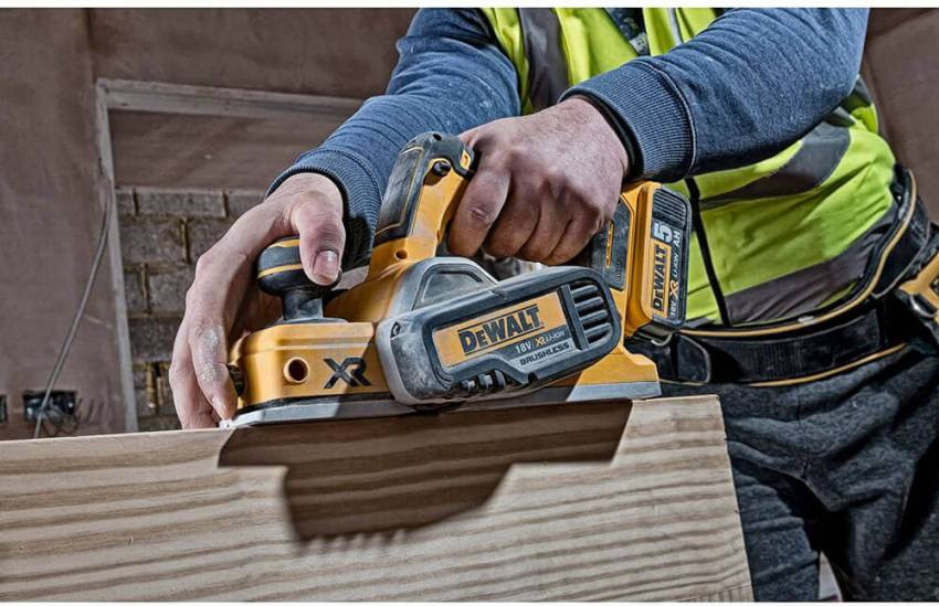 Рубанок акумуляторний безщітковий DeWALT DCP580N DCB184-DCP580N+DCB184