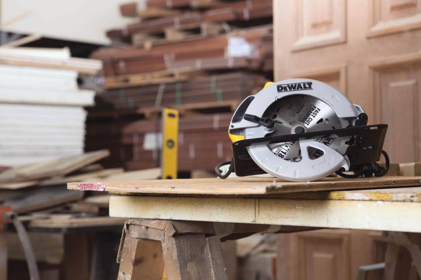 Пила дискова мережева DeWALT DWE560-DWE560