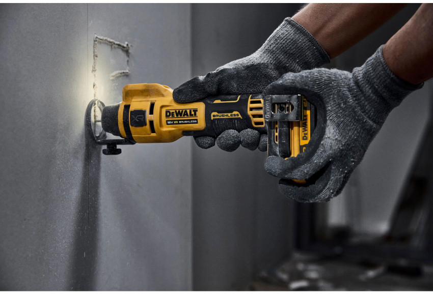 Фрезер акумуляторний для вирізання гіпсокартону DeWALT DCE555N-DCE555N