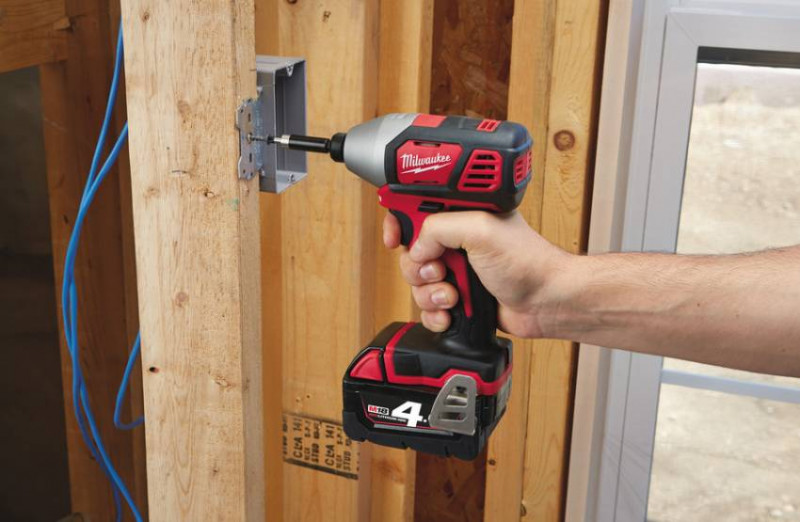 Винтоверт акумуляторнй MILWAUKEE 1/4" Hex M18 BID-0 крут. мом. 180 Нм, 4933443570-4933443570