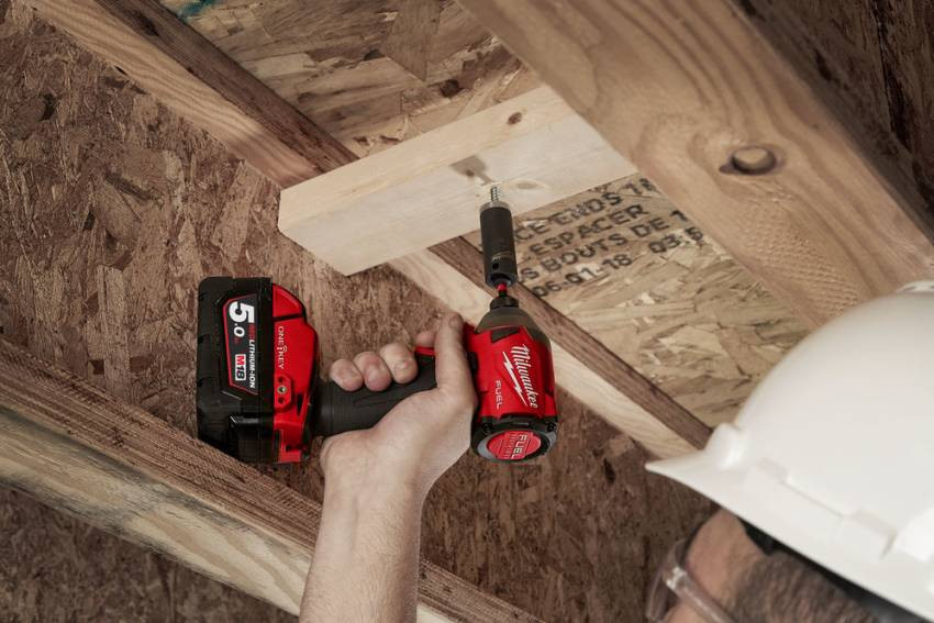 Імпульсний ударний шуруповерт акумуляторний 1/4" HEX MILWAUKEE, M18 ONEID2-502X, 226Нм (заряд.пр.,2 акум.Х5Ач, HDкейс)-4933464091
