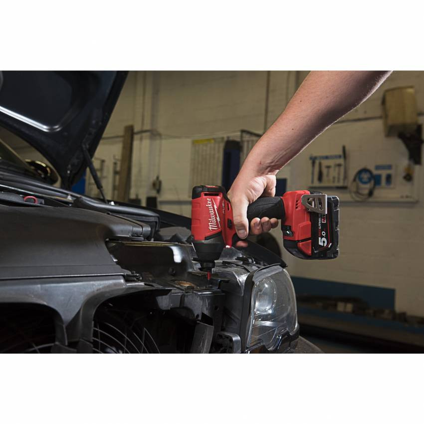 Імпульсний ударний акумуляторний шуруповерт 1/4" HEX MILWAUKEE, M18 FQID-0X, 50Нм, HDкейс-4933459187