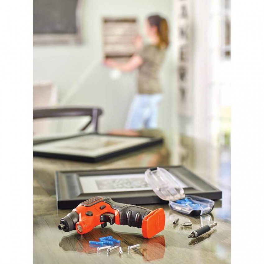 Викрутка-ліхтар акумуляторна BLACK DECKER BDCSFS30C-BDCSFS30C