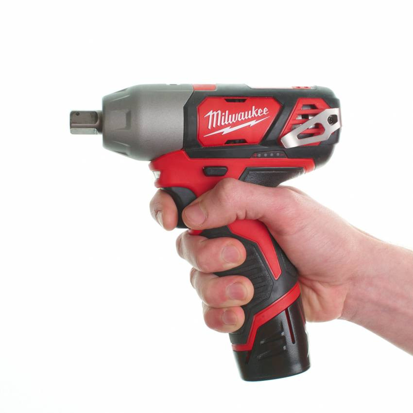 Гайкокрут акумуляторний 1/2" MILWAUKEE, M12 BIW12-202C, 138Нм, ( зар.пристрій, 2 акум.Х 2Ач, кейс)-4933447133