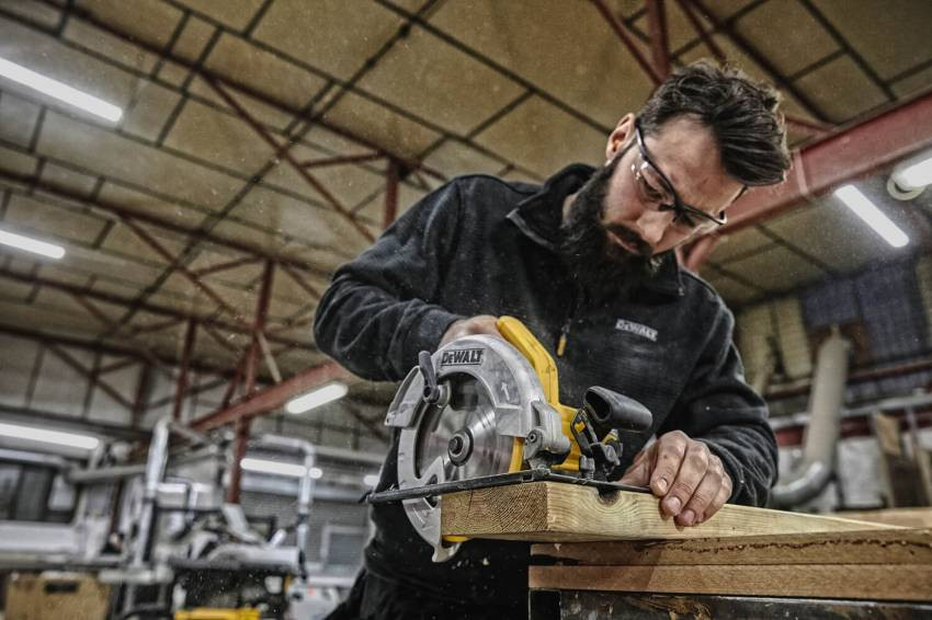 Пила дискова мережева DeWALT DWE560-DWE560